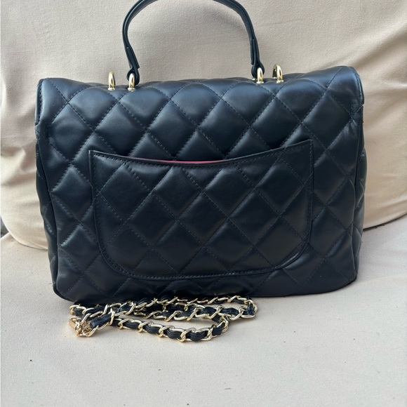 Elegant Black Quilted Handbag - Picture 2 of 8